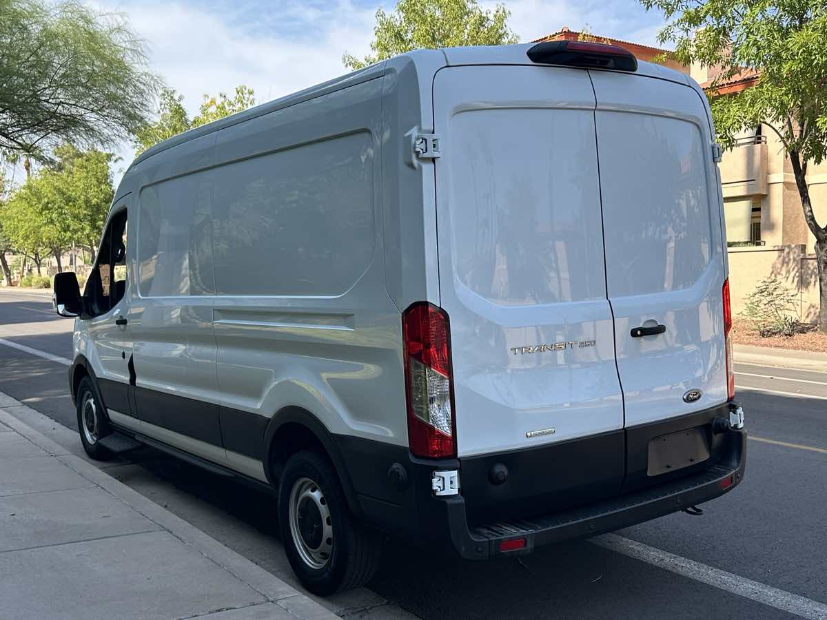 Ford Transit photo 6