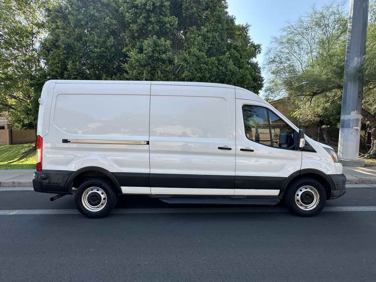 Ford Transit photo 9