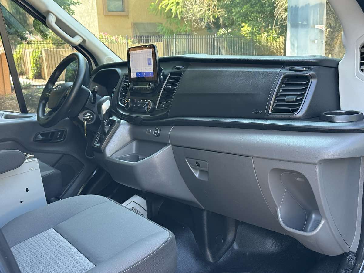 Ford Transit photo 13