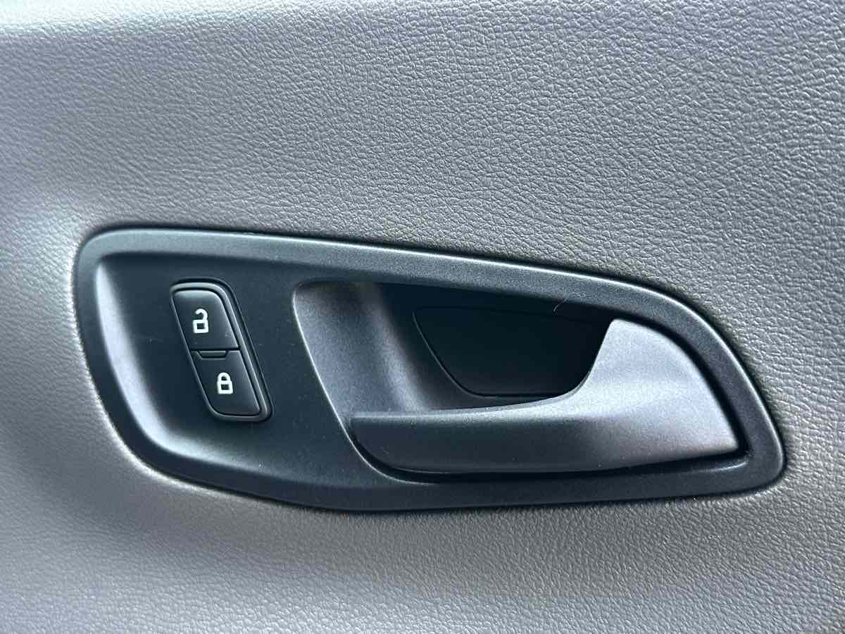 Ford Transit photo 14