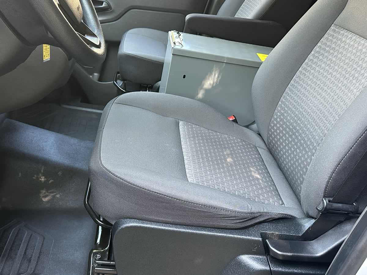Ford Transit photo 15