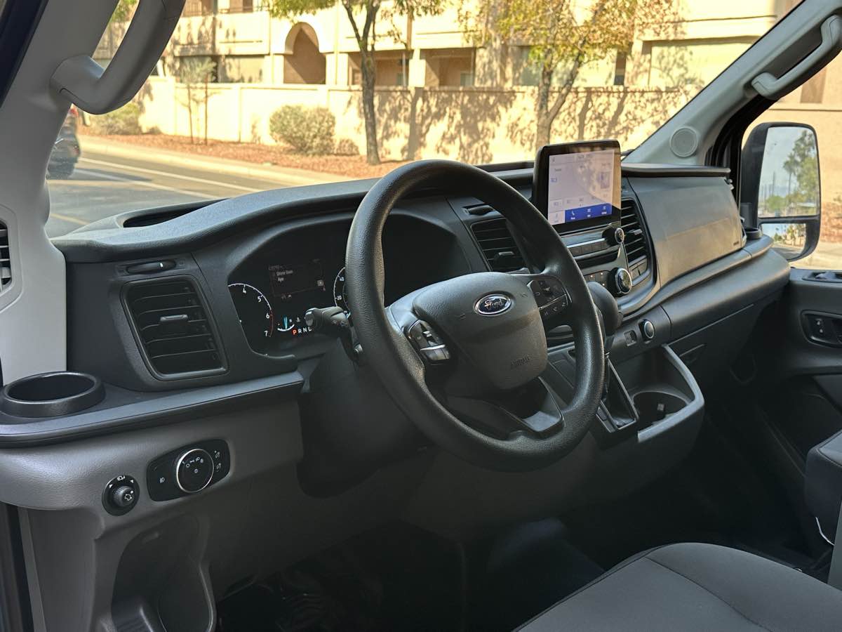 Ford Transit photo 18