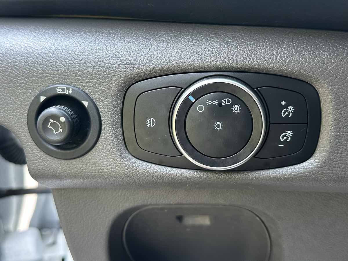 Ford Transit photo 21