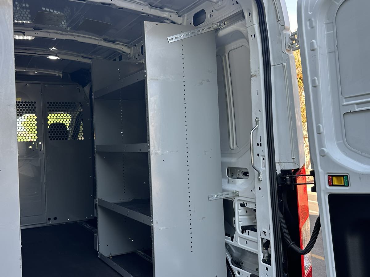 Ford Transit photo 34