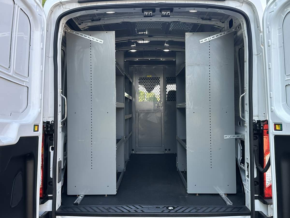 Ford Transit photo 35