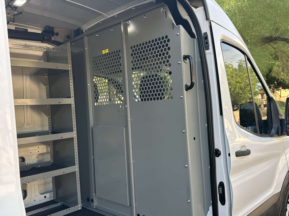 Ford Transit photo 40