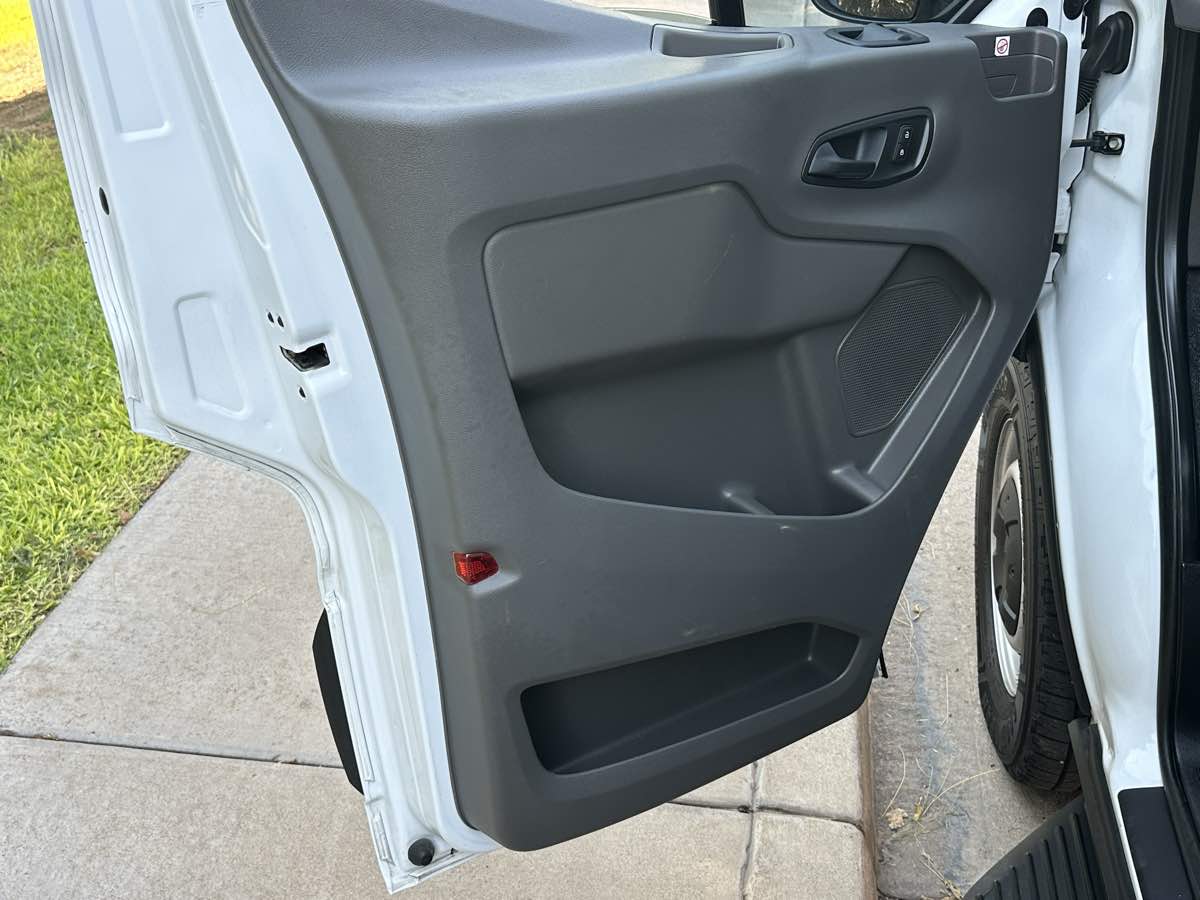 Ford Transit photo 43