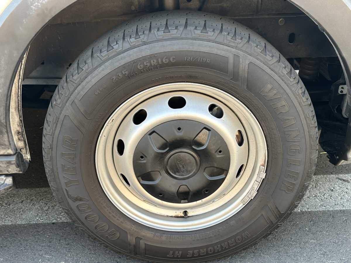 Ford Transit photo 52
