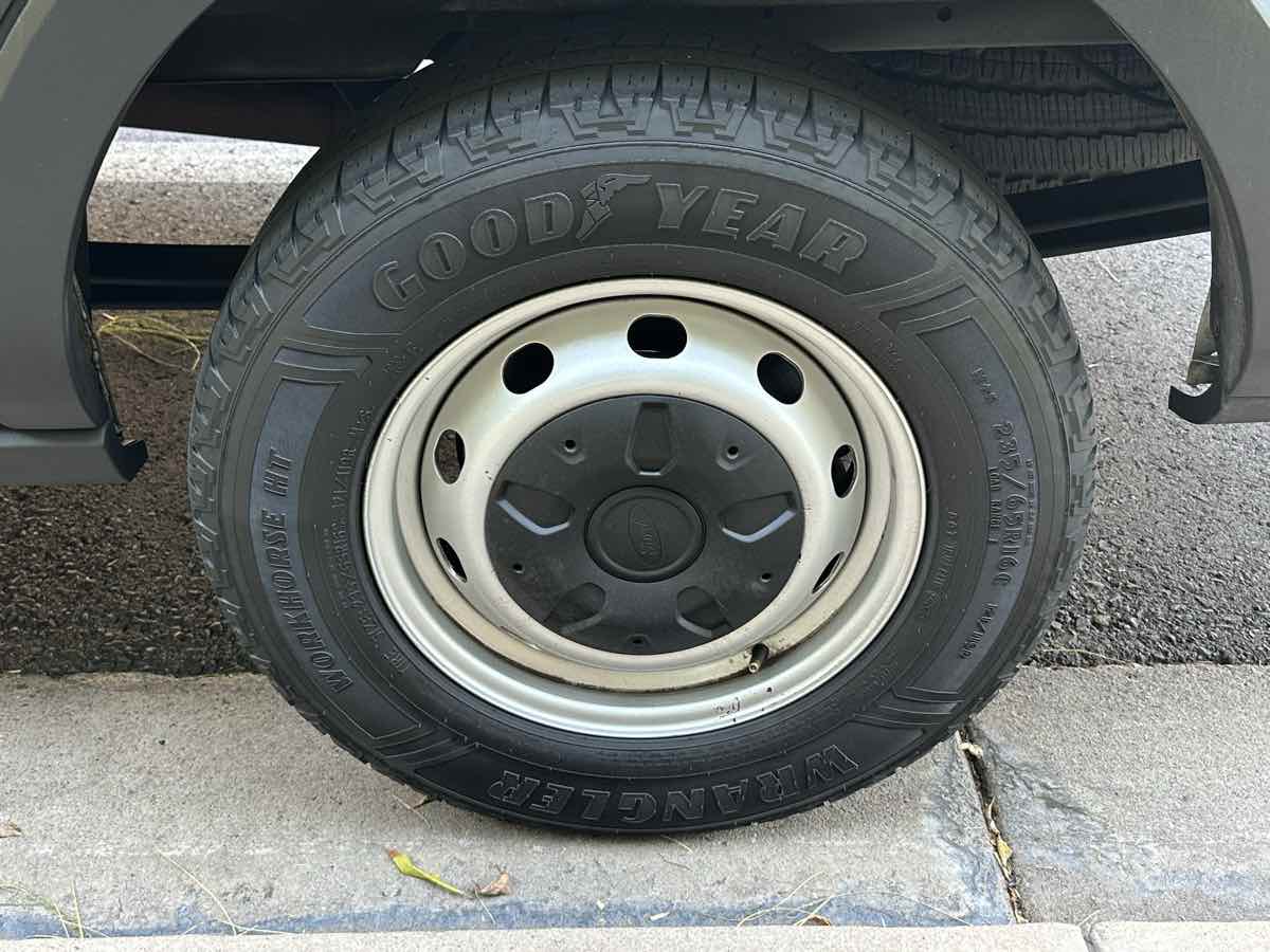 Ford Transit photo 54