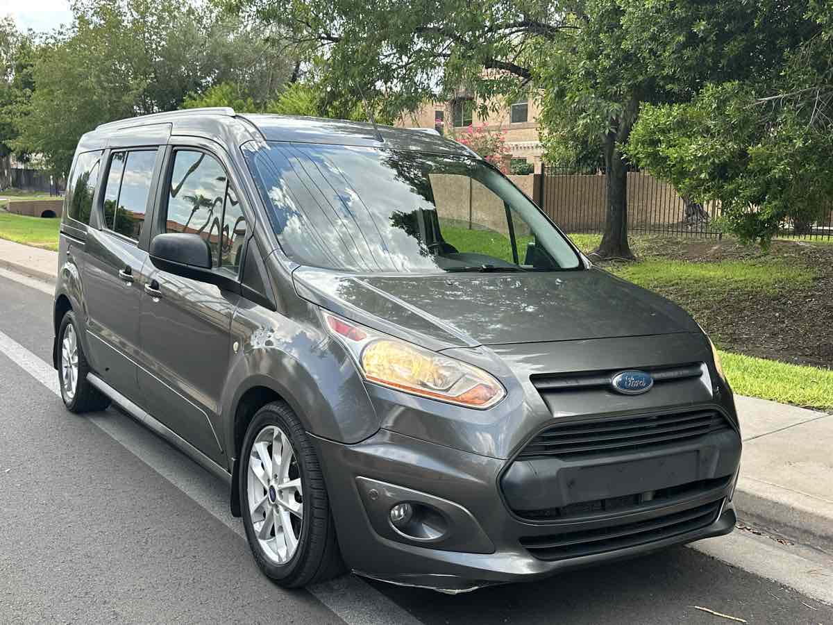 Ford Transit Connect photo 2