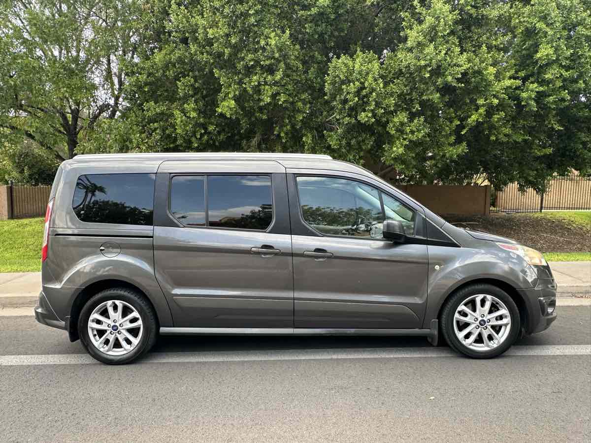 Ford Transit Connect photo 8