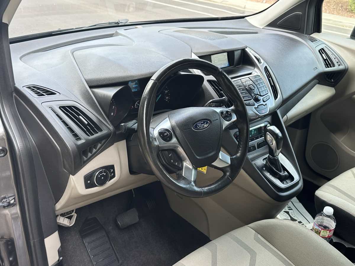 Ford Transit Connect photo 12