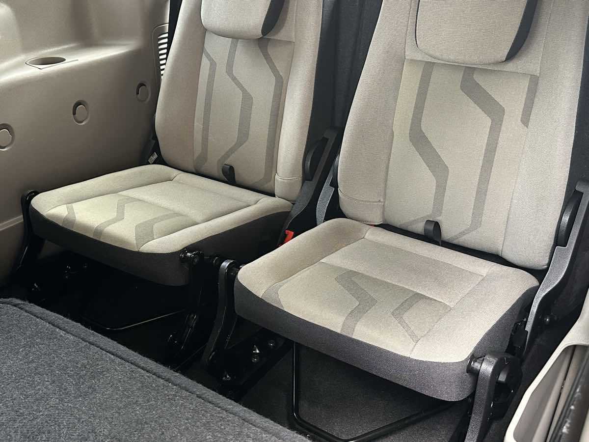 Ford Transit Connect photo 16