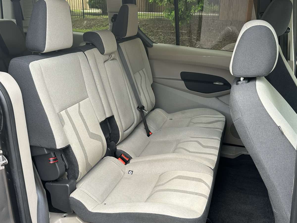 Ford Transit Connect photo 17