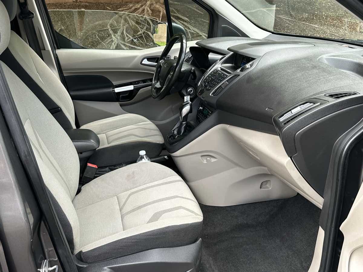 Ford Transit Connect photo 22