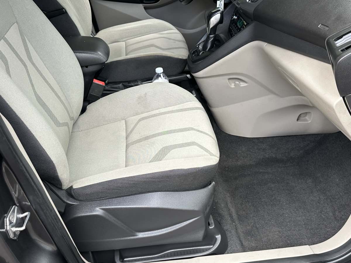 Ford Transit Connect photo 23