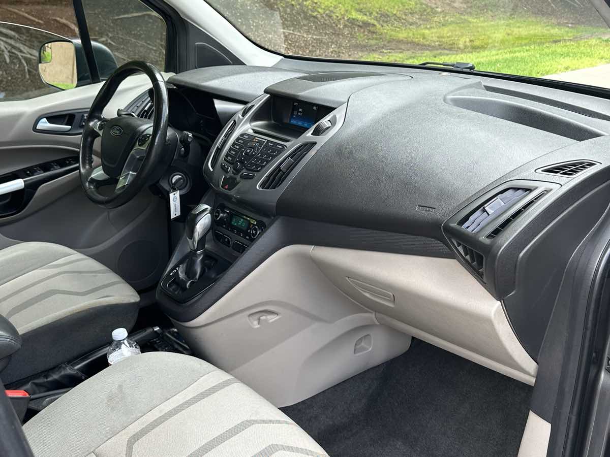 Ford Transit Connect photo 25