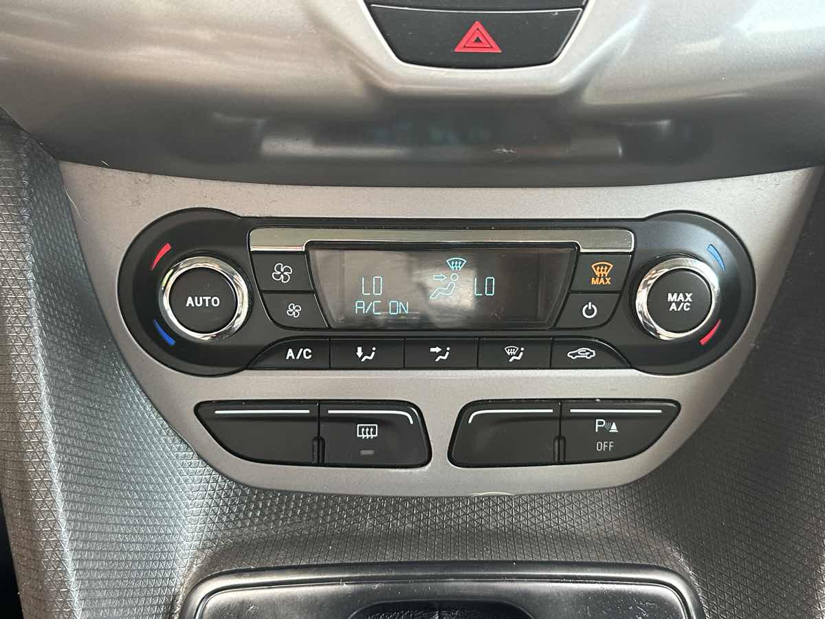 Ford Transit Connect photo 27
