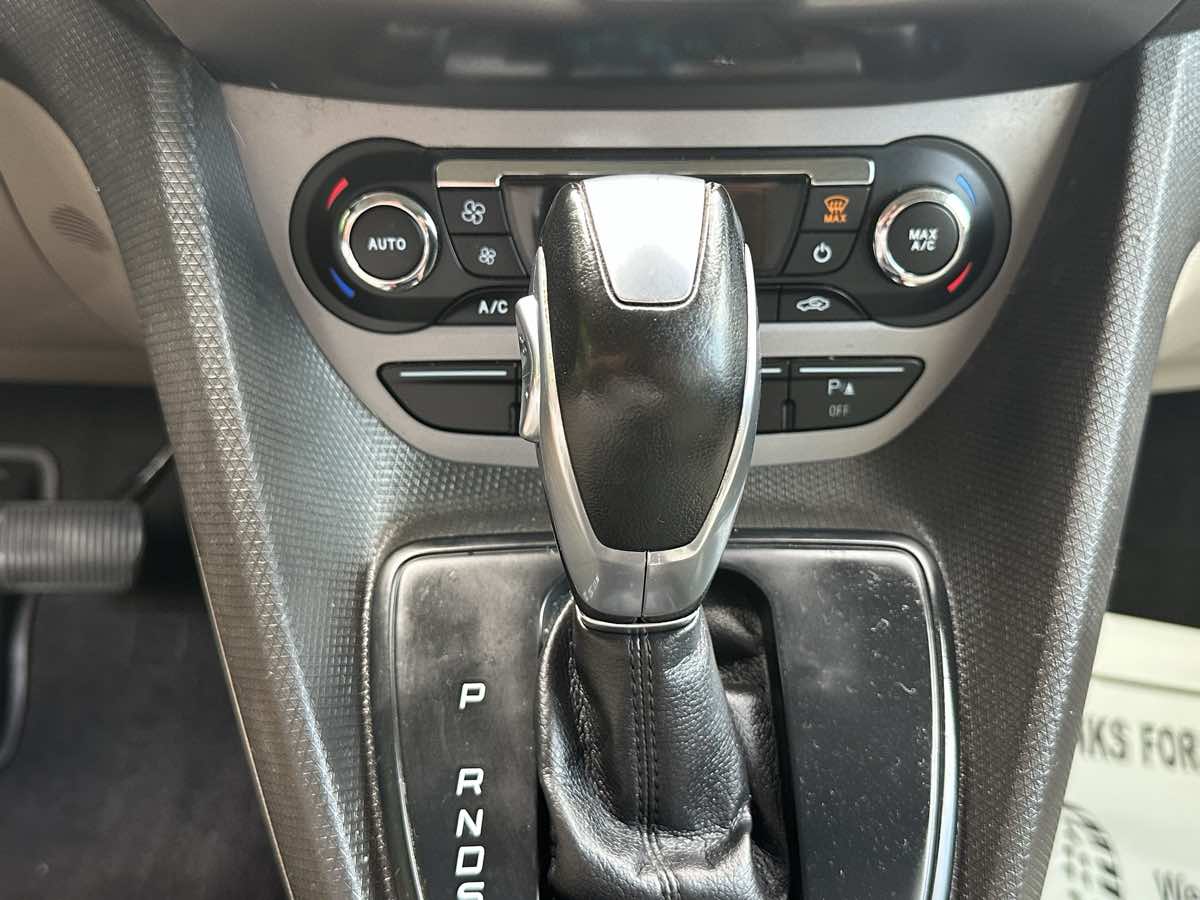 Ford Transit Connect photo 28