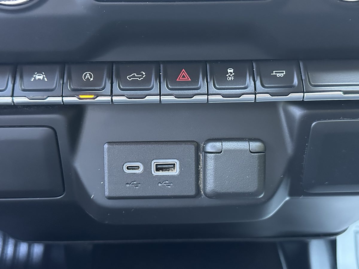 GMC Sierra photo 13