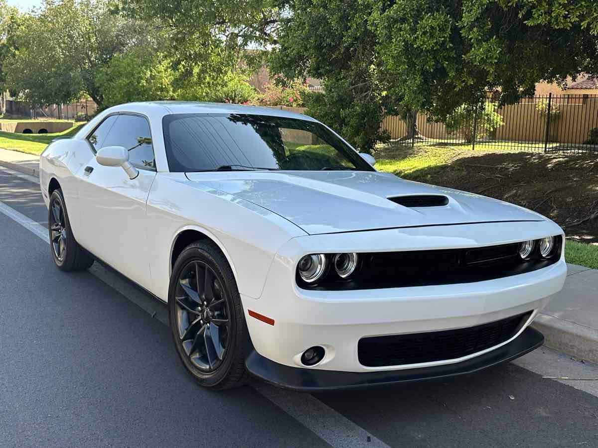 Dodge Challenger photo 2