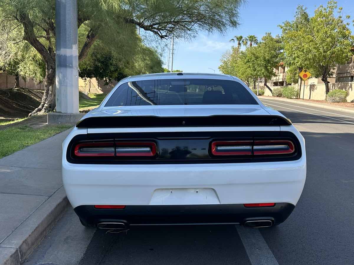 Dodge Challenger photo 7
