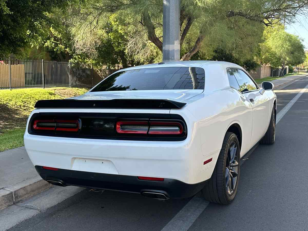 Dodge Challenger photo 8
