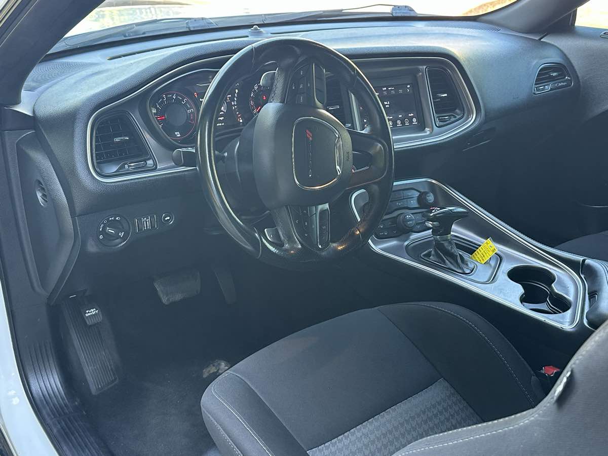 Dodge Challenger photo 12