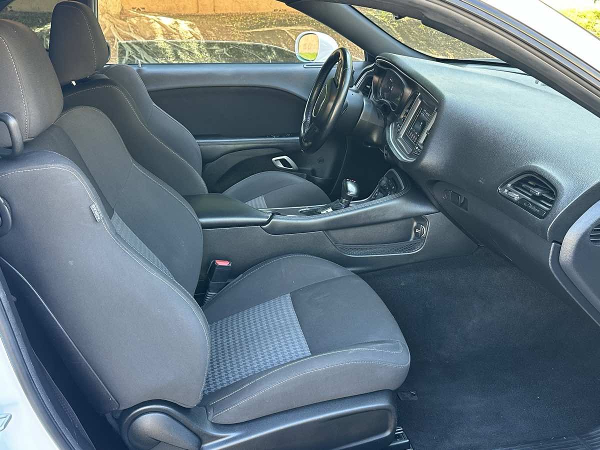 Dodge Challenger photo 18