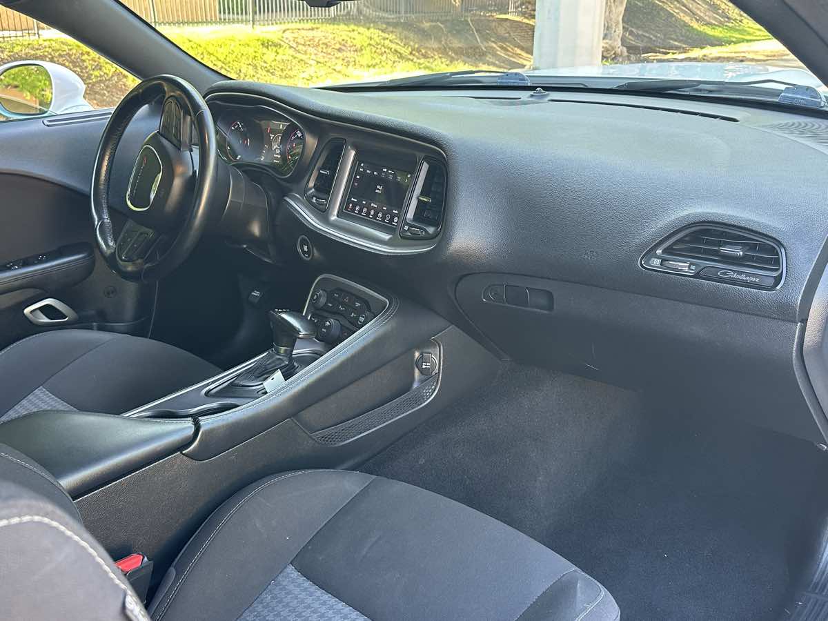 Dodge Challenger photo 19