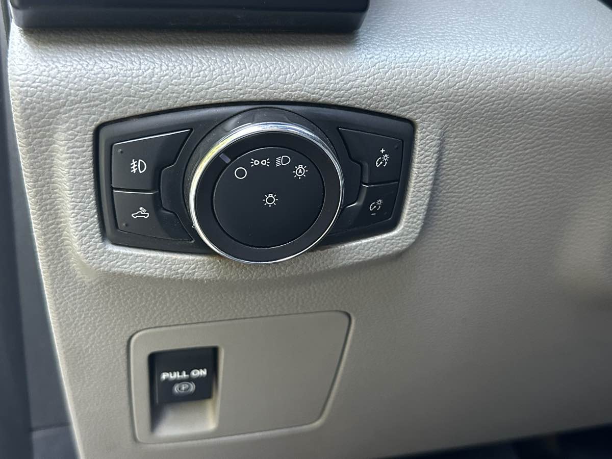 Ford F-150 photo 16