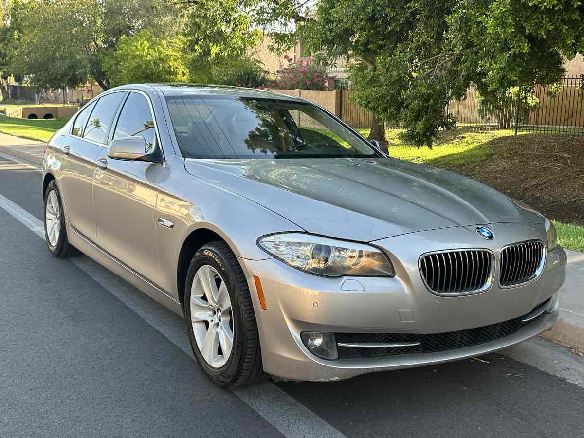 BMW 5 Series photo 2