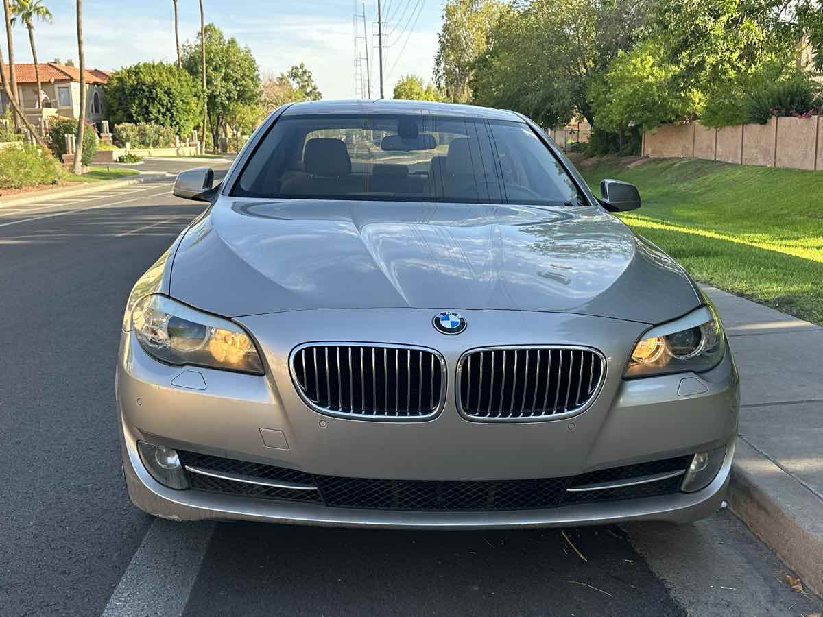 BMW 5 Series photo 3