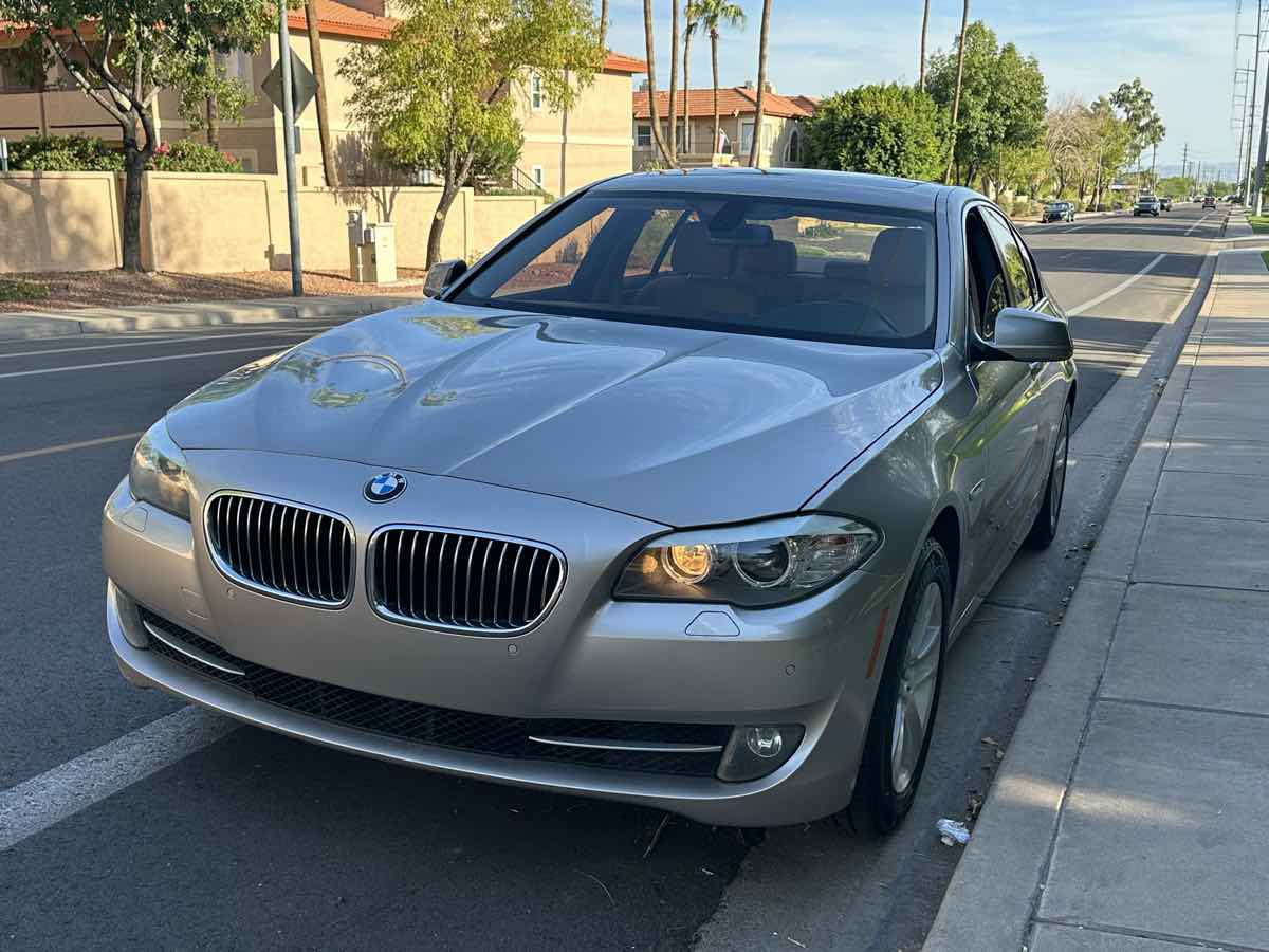 BMW 5 Series photo 4