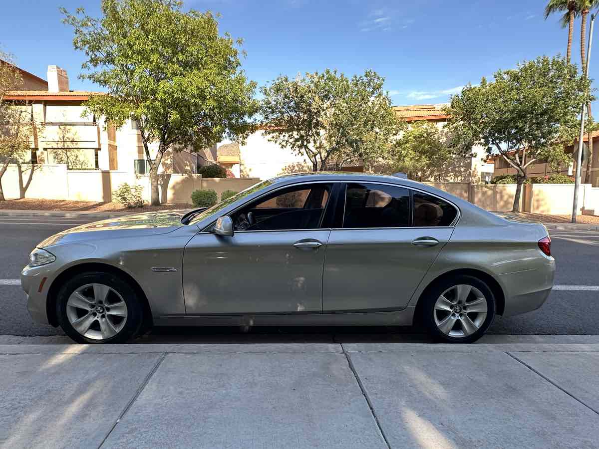 BMW 5 Series photo 5