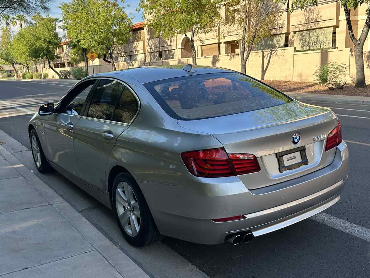 BMW 5 Series photo 6