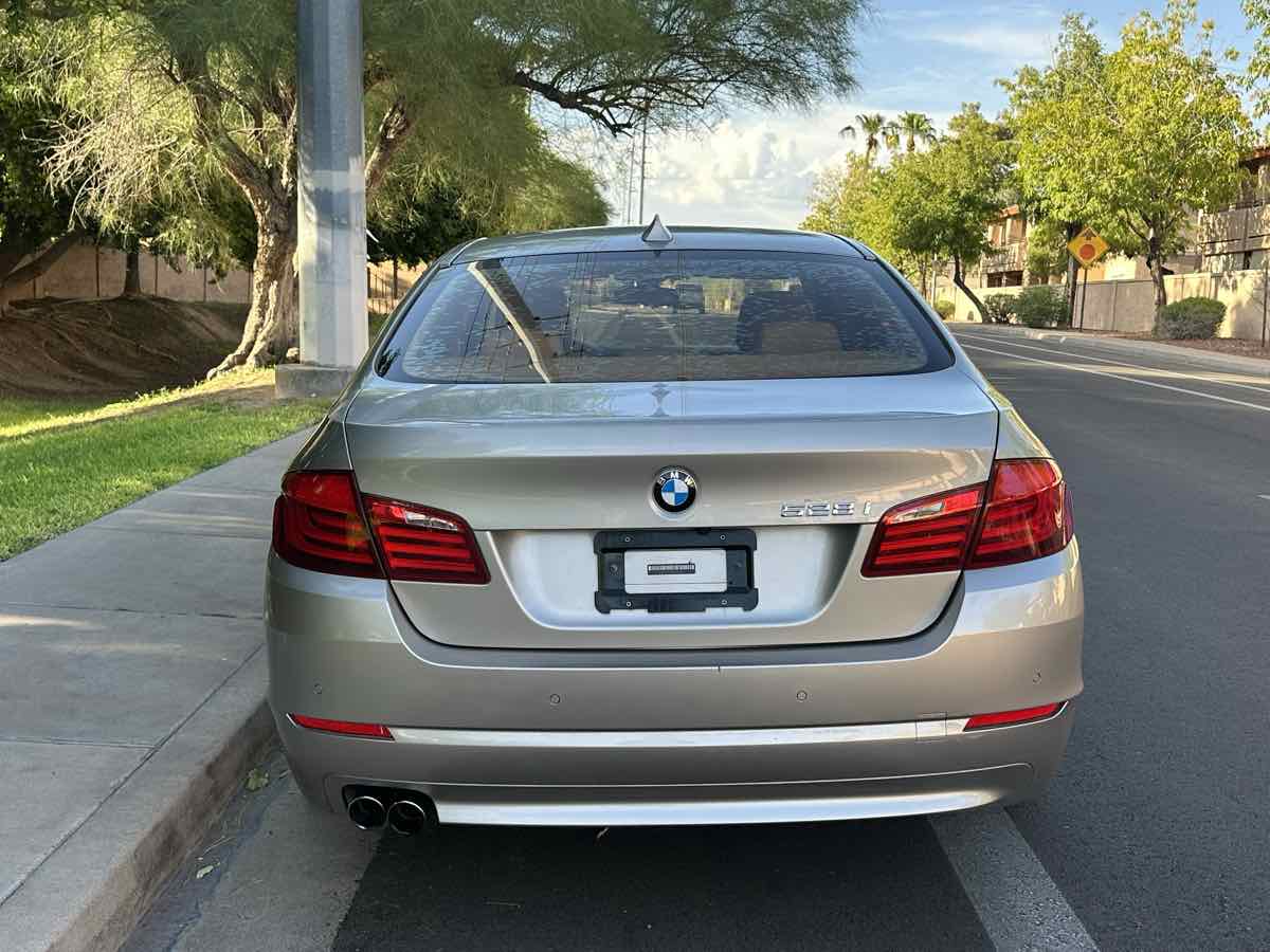 BMW 5 Series photo 7