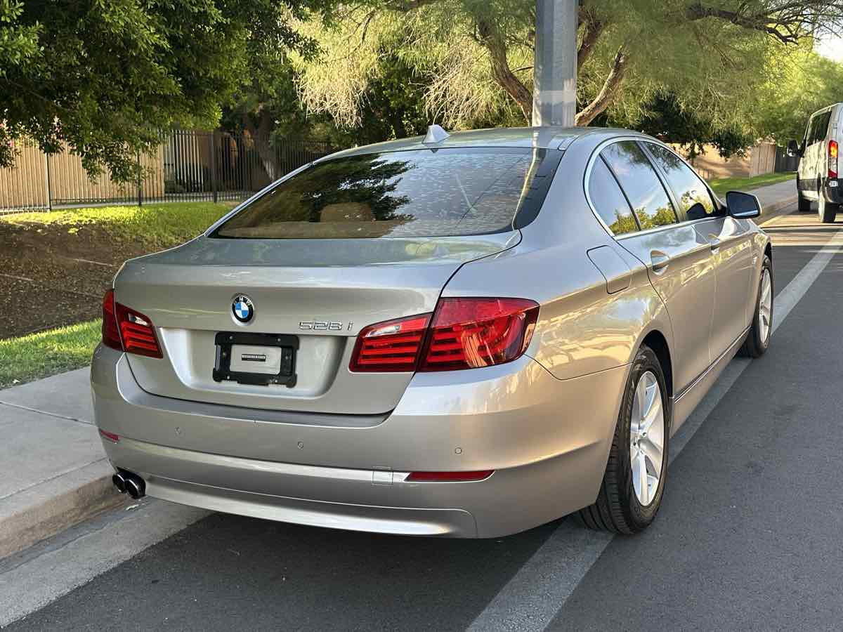 BMW 5 Series photo 8