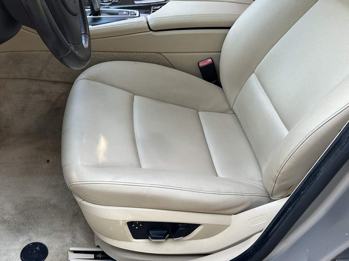 BMW 5 Series photo 10