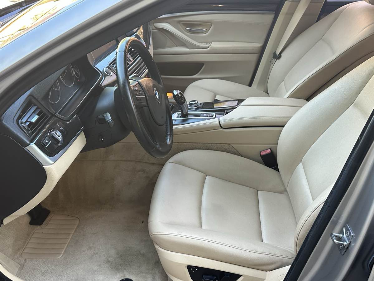BMW 5 Series photo 11