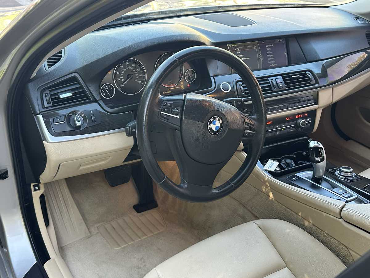 BMW 5 Series photo 12