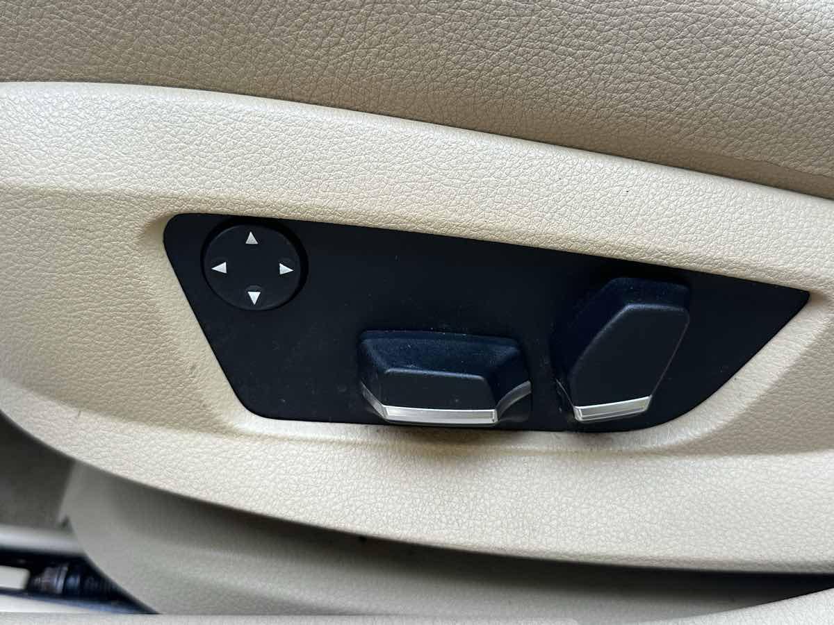 BMW 5 Series photo 14