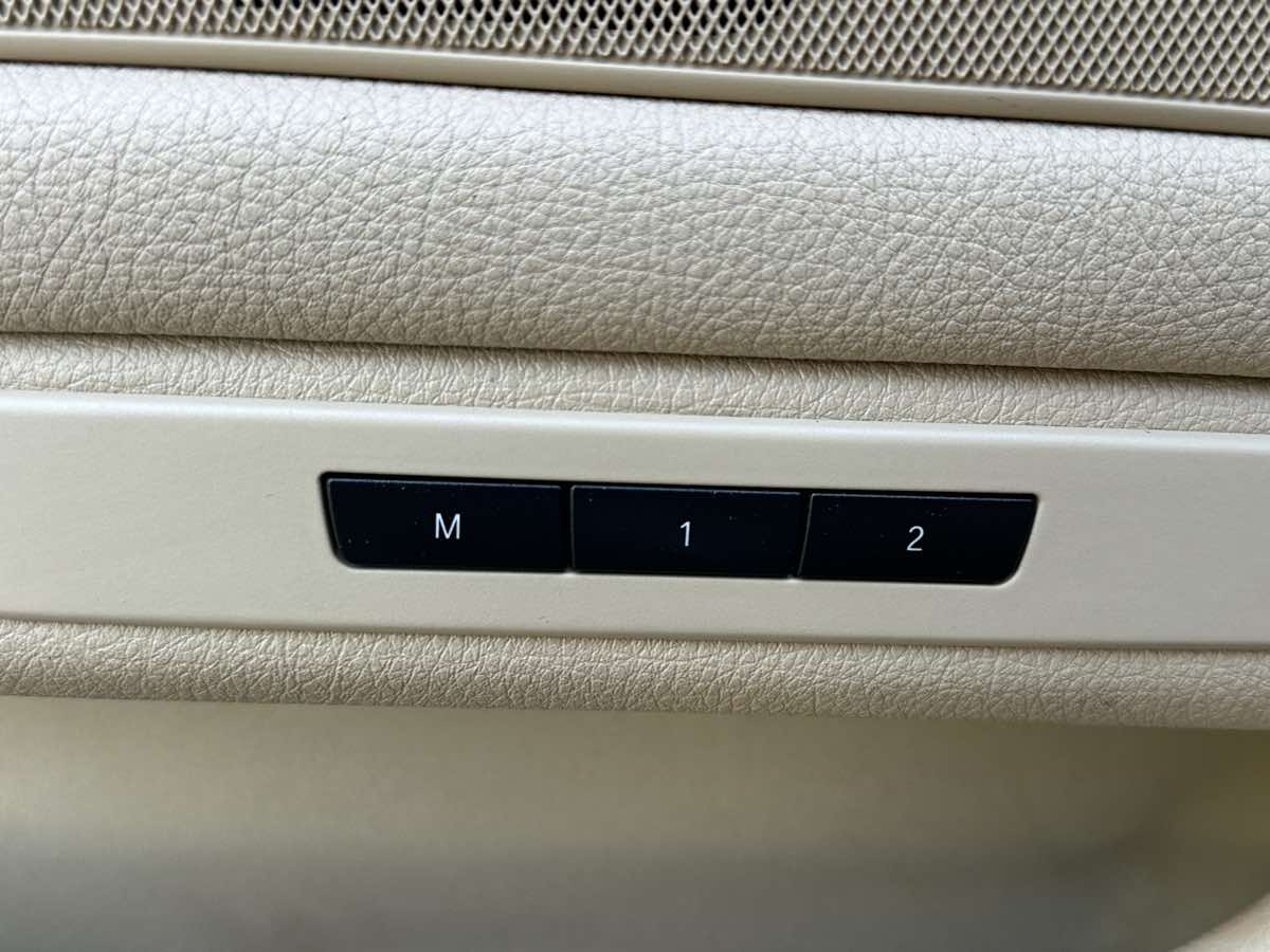 BMW 5 Series photo 15