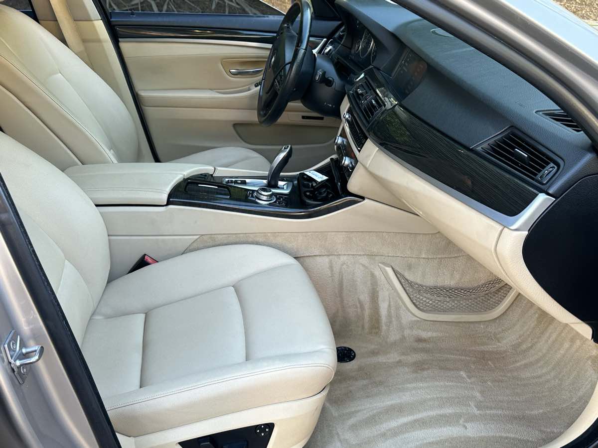 BMW 5 Series photo 23