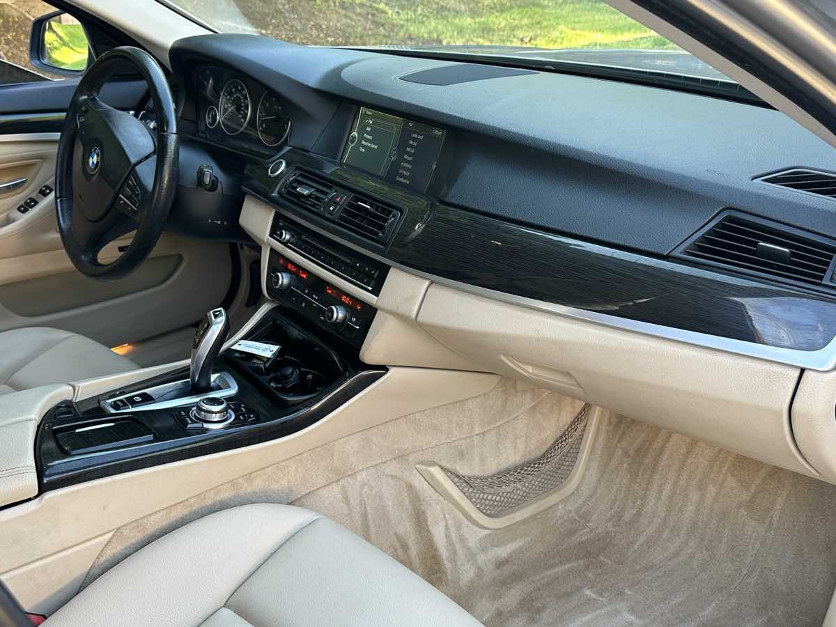 BMW 5 Series photo 24