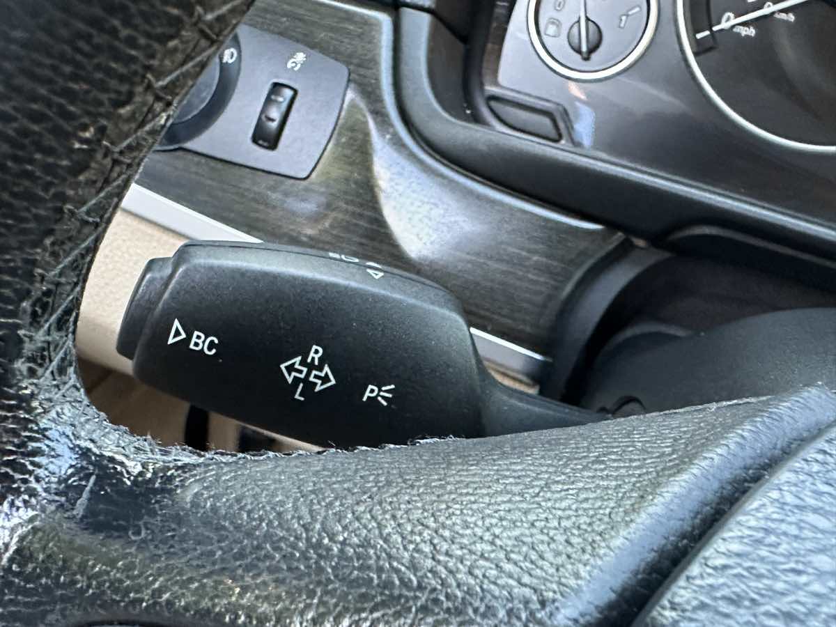 BMW 5 Series photo 32