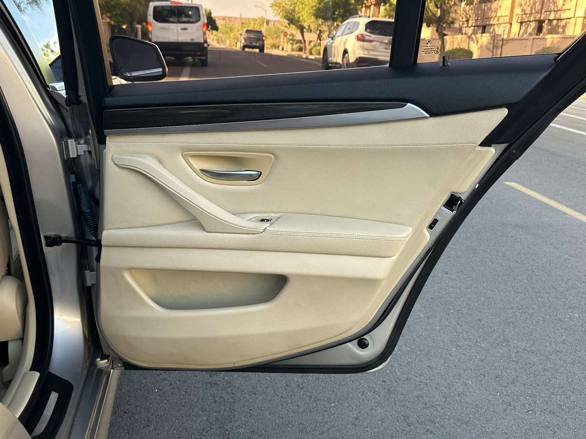 BMW 5 Series photo 44