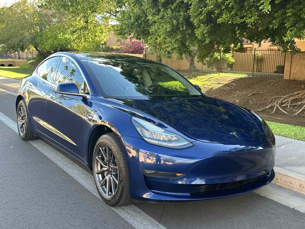 Tesla Model 3 photo 2
