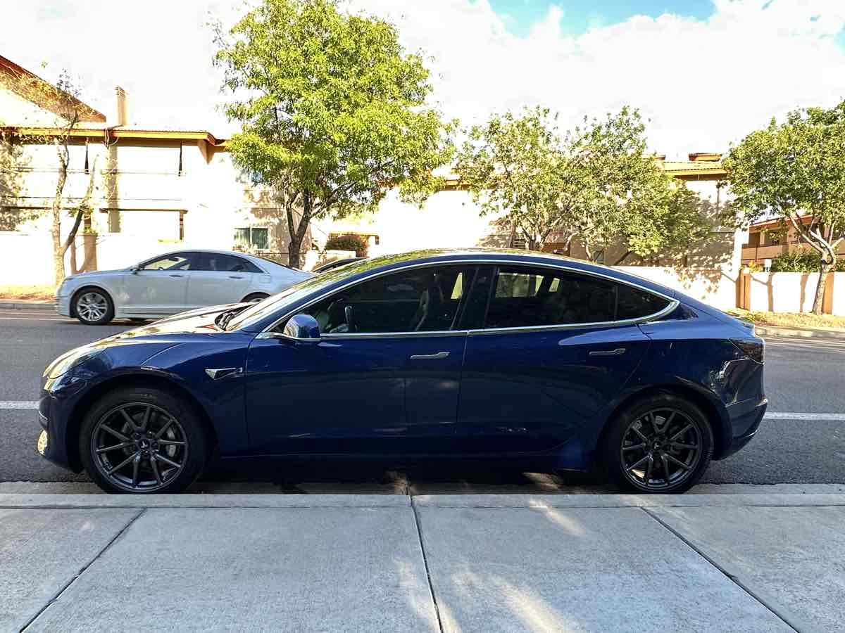 Tesla Model 3 photo 5