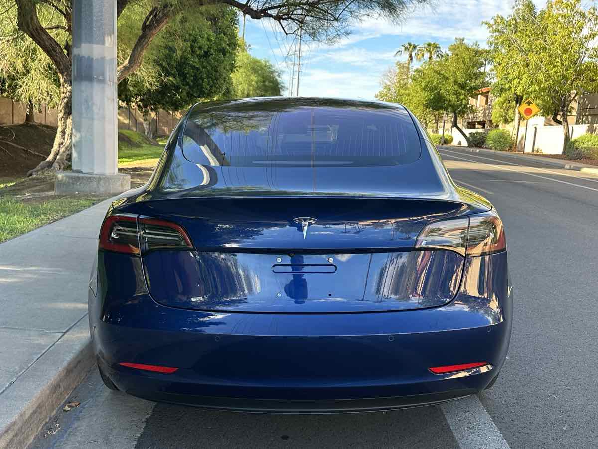 Tesla Model 3 photo 7